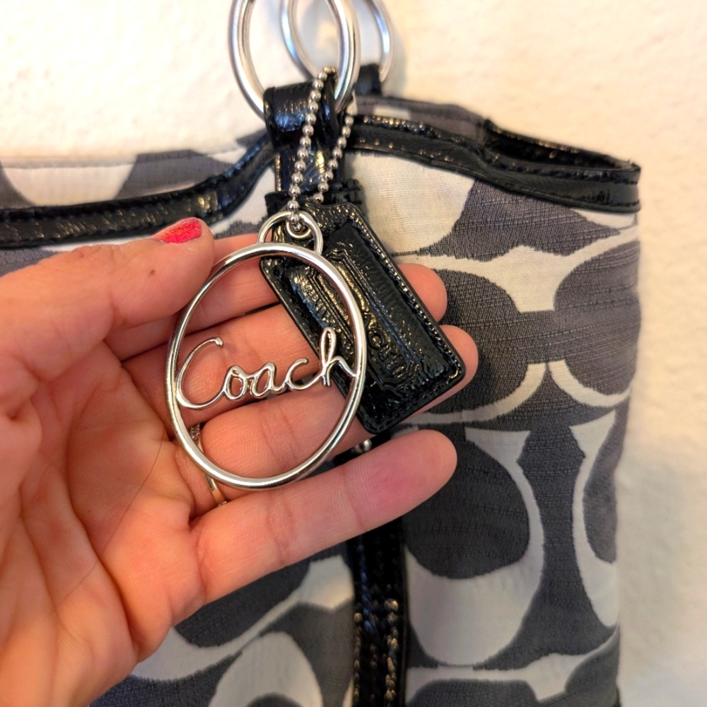 Large Coach Handbag 👜 - Picture 2 of 7